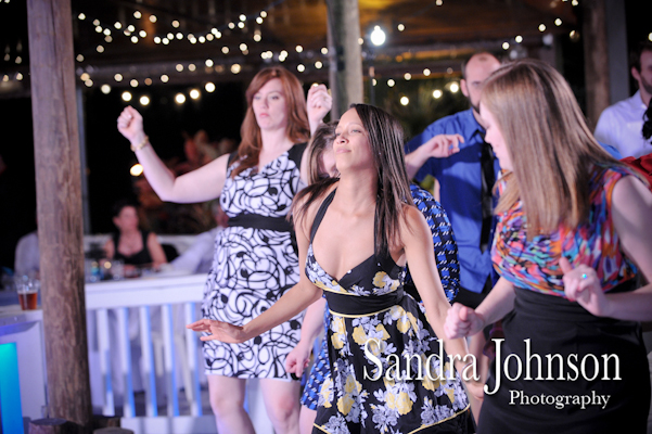 Best Lakeside wedding at Paradise Cove in Orlando, Florida - Wedding photographer - Sandra Johnson (SJFoto.com)